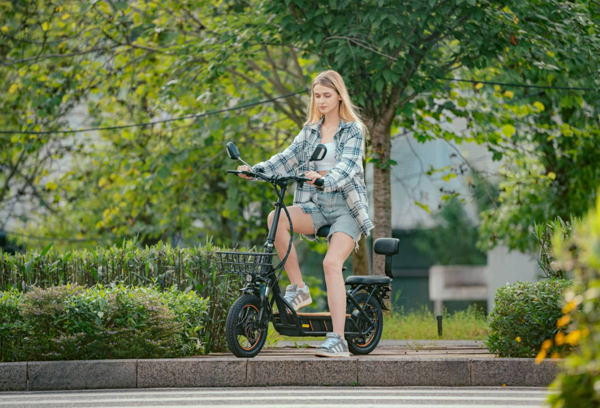 KuKirin C1 Pro electric commuter scooter